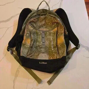 L.L. Bean Hiking School Adjustable Strap Back Pack Green